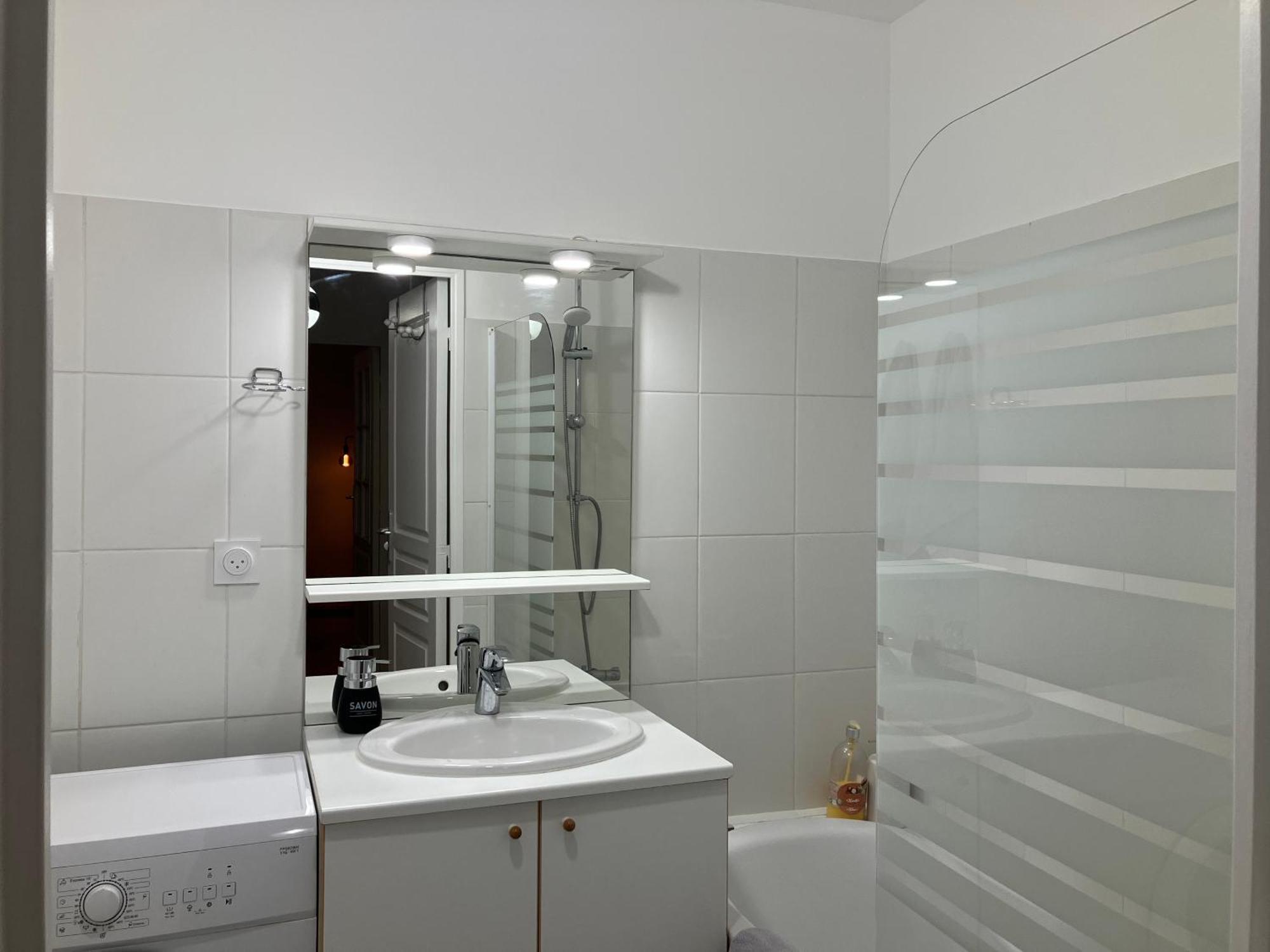 Appartement Avec Parking & Linge Inclus & Local Velos 블루아 외부 사진